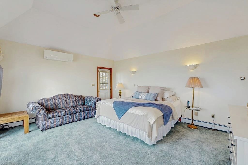 Photo of Bedroom in Prides Crossing