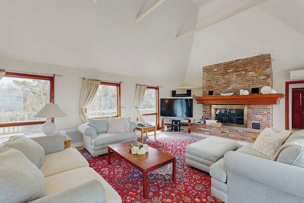 Photo of Livingroom in Prides Crossing