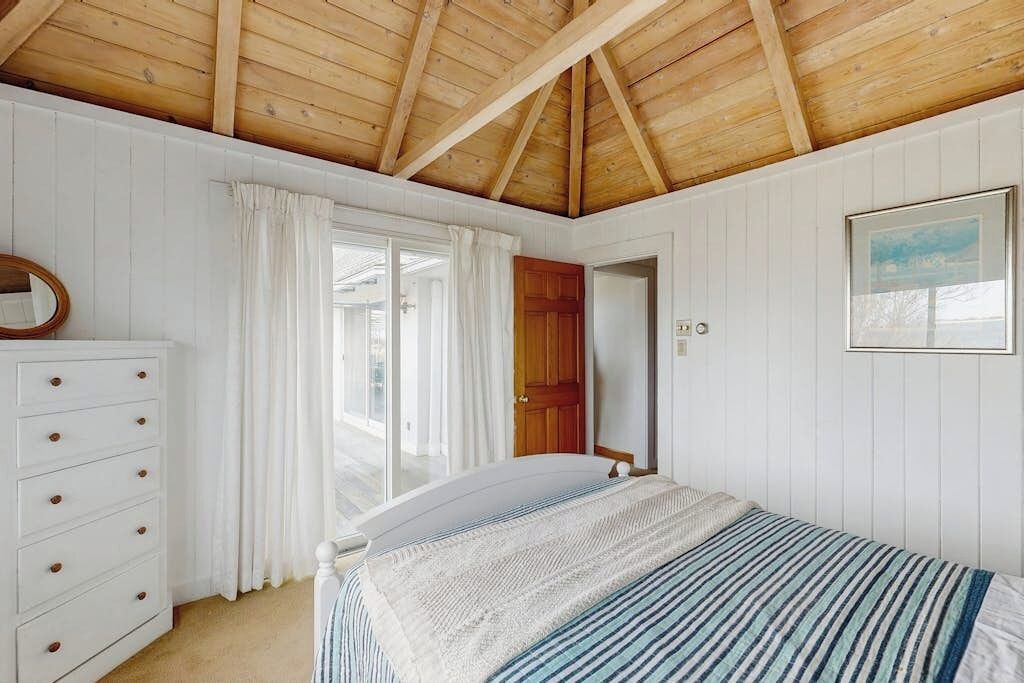 Photo of Bedroom in Prides Crossing