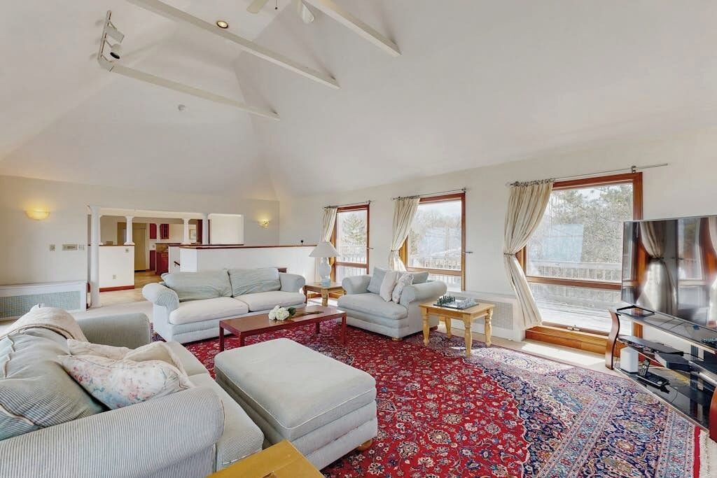 Photo of Livingroom in Prides Crossing