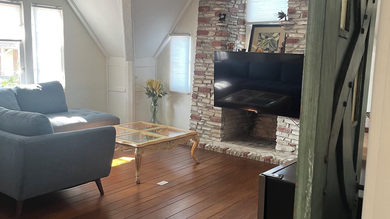 Photo of Livingroom in Newhall