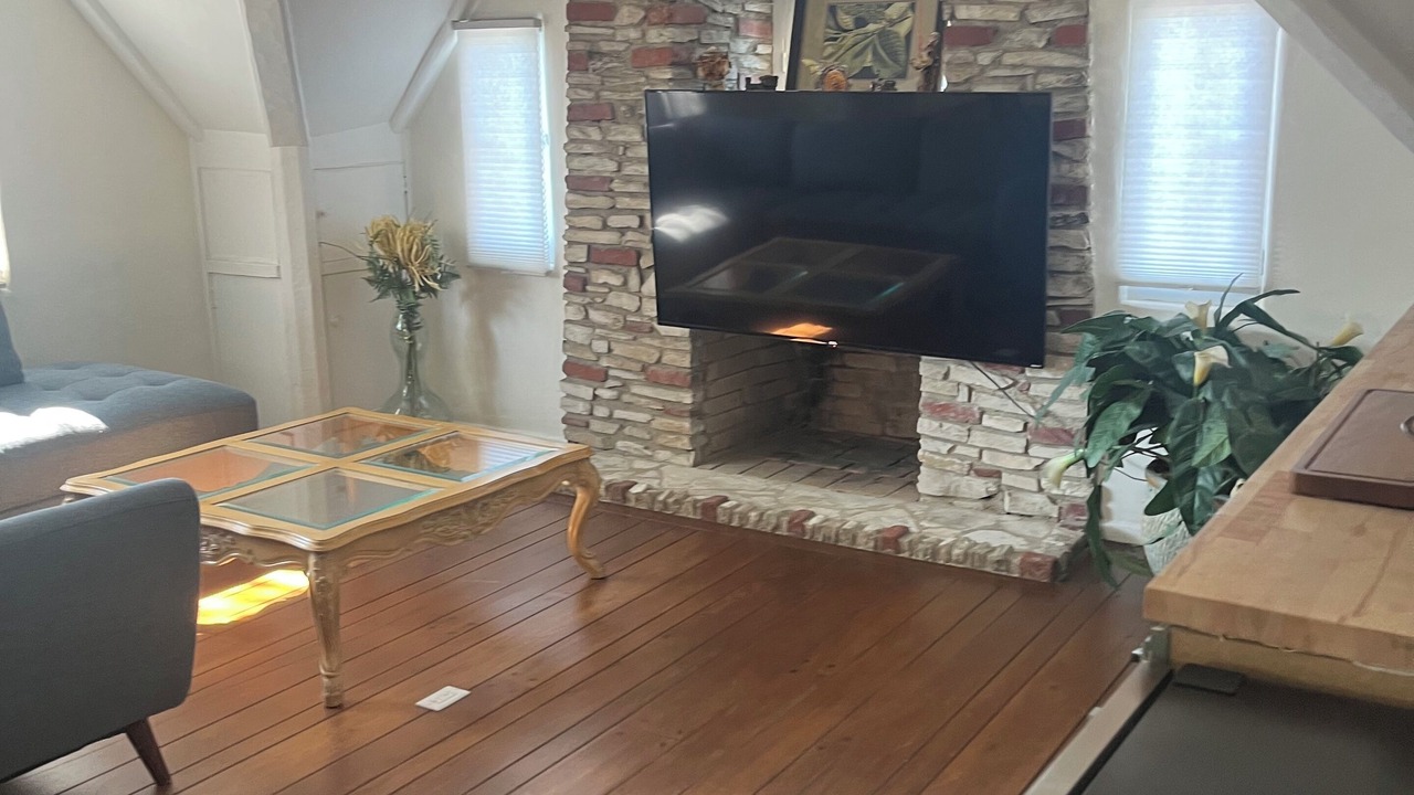 Photo of Livingroom in Newhall