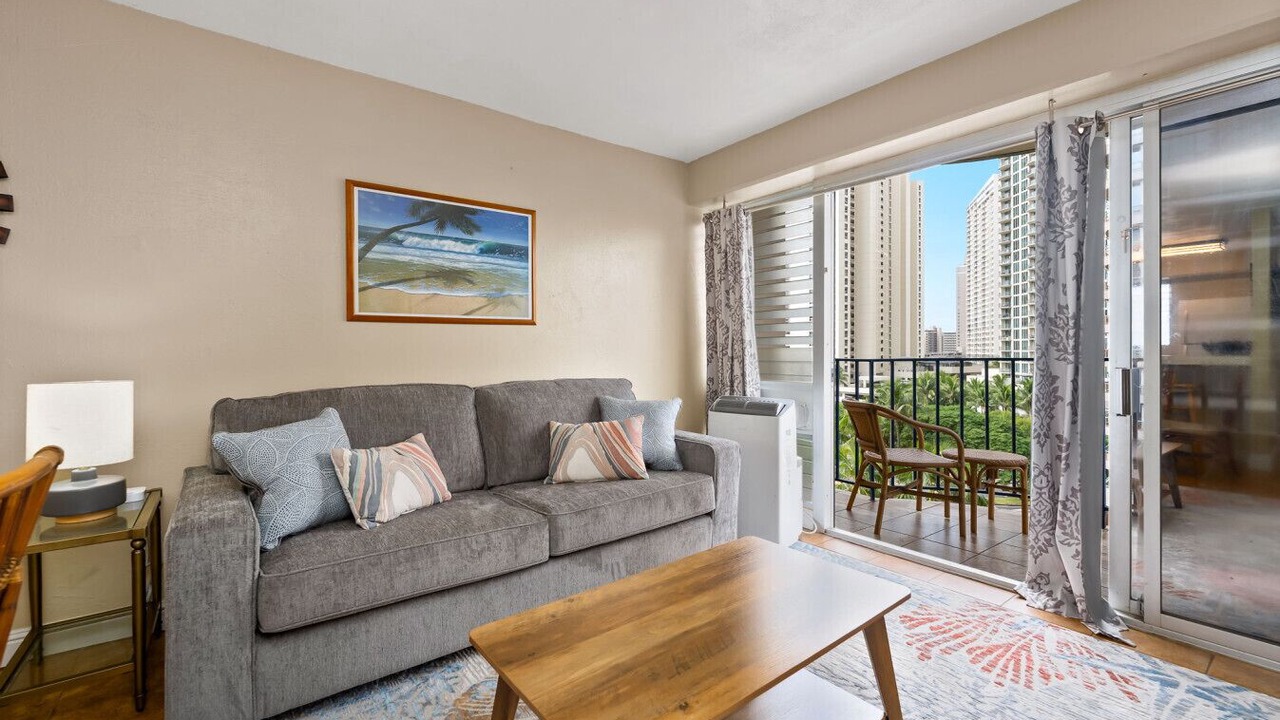 Photo of Livingroom in Waikiki