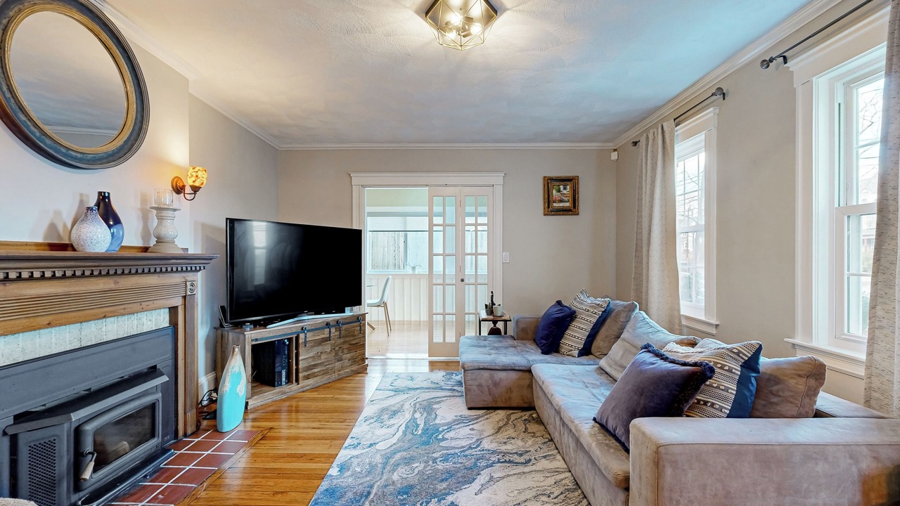 Photo of Livingroom in Newton Upper Falls