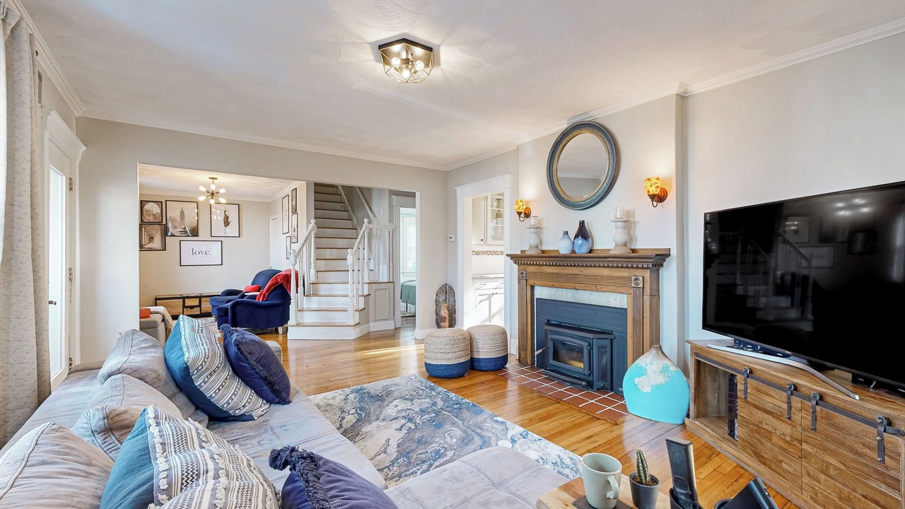 Photo of Livingroom in Newton Upper Falls