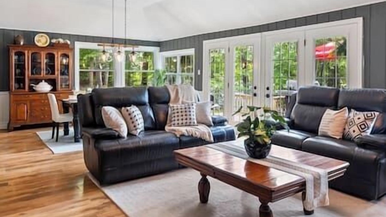 Photo of Livingroom in Fenelon Falls