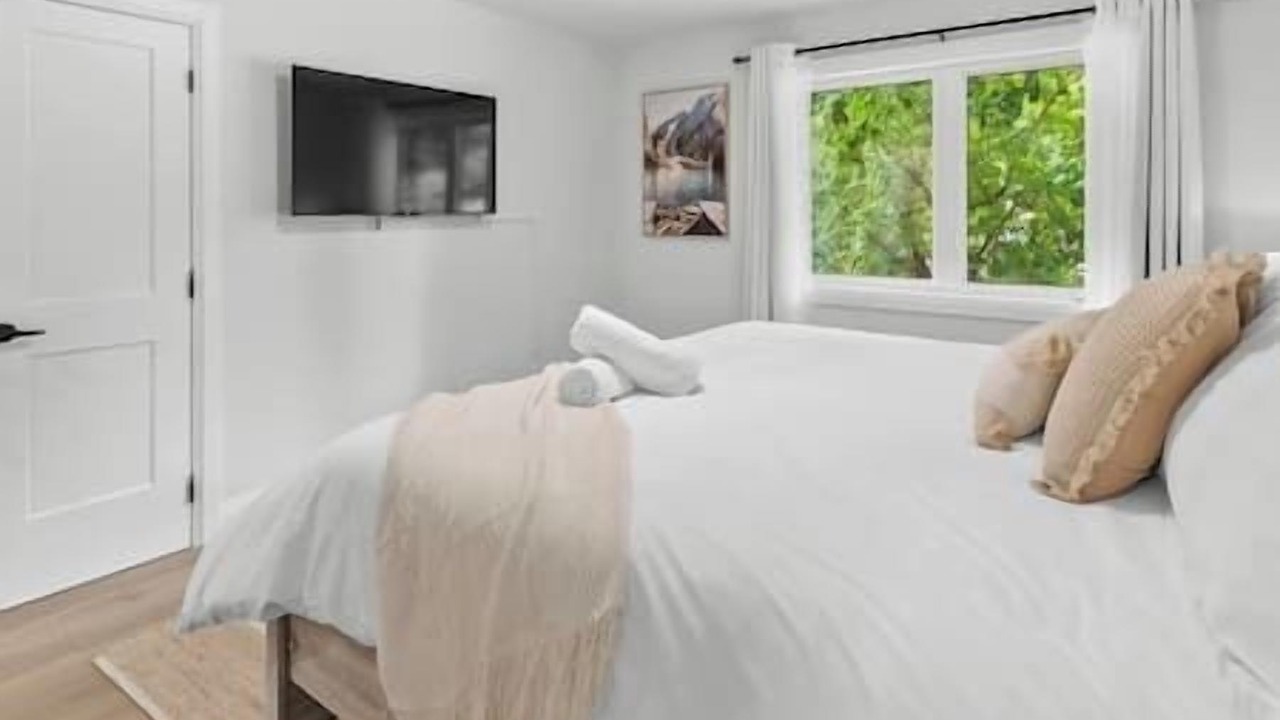 Photo of Bedroom in Alcona