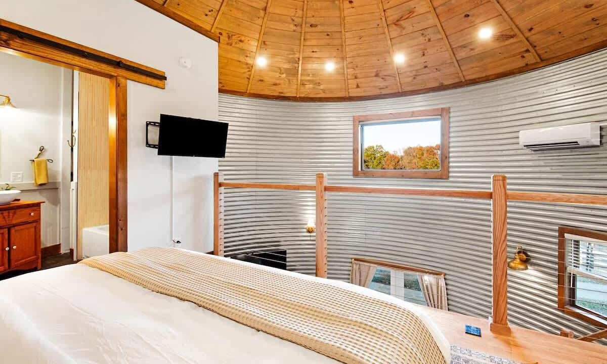 Photo of Bedroom in Lookout Valley Neighborhood Association