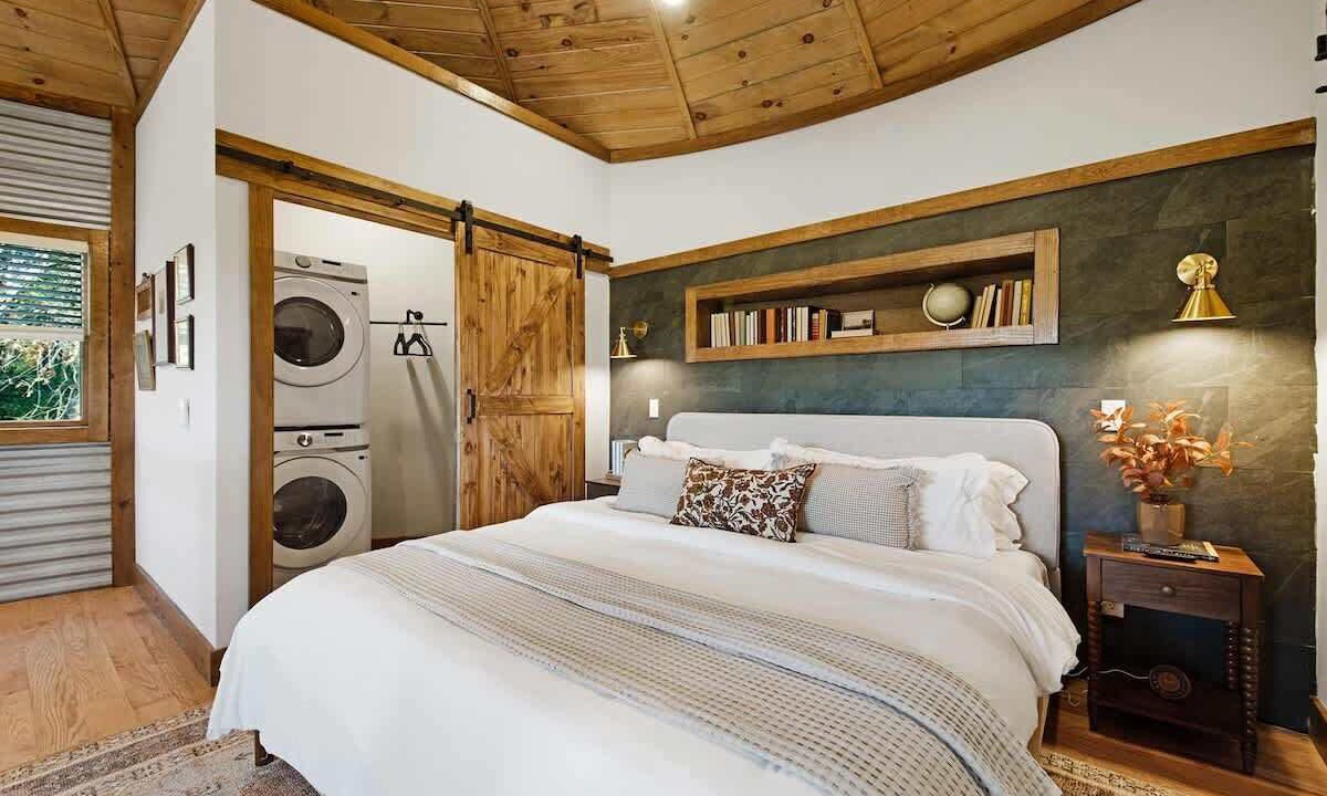Photo of Bedroom in Lookout Valley Neighborhood Association