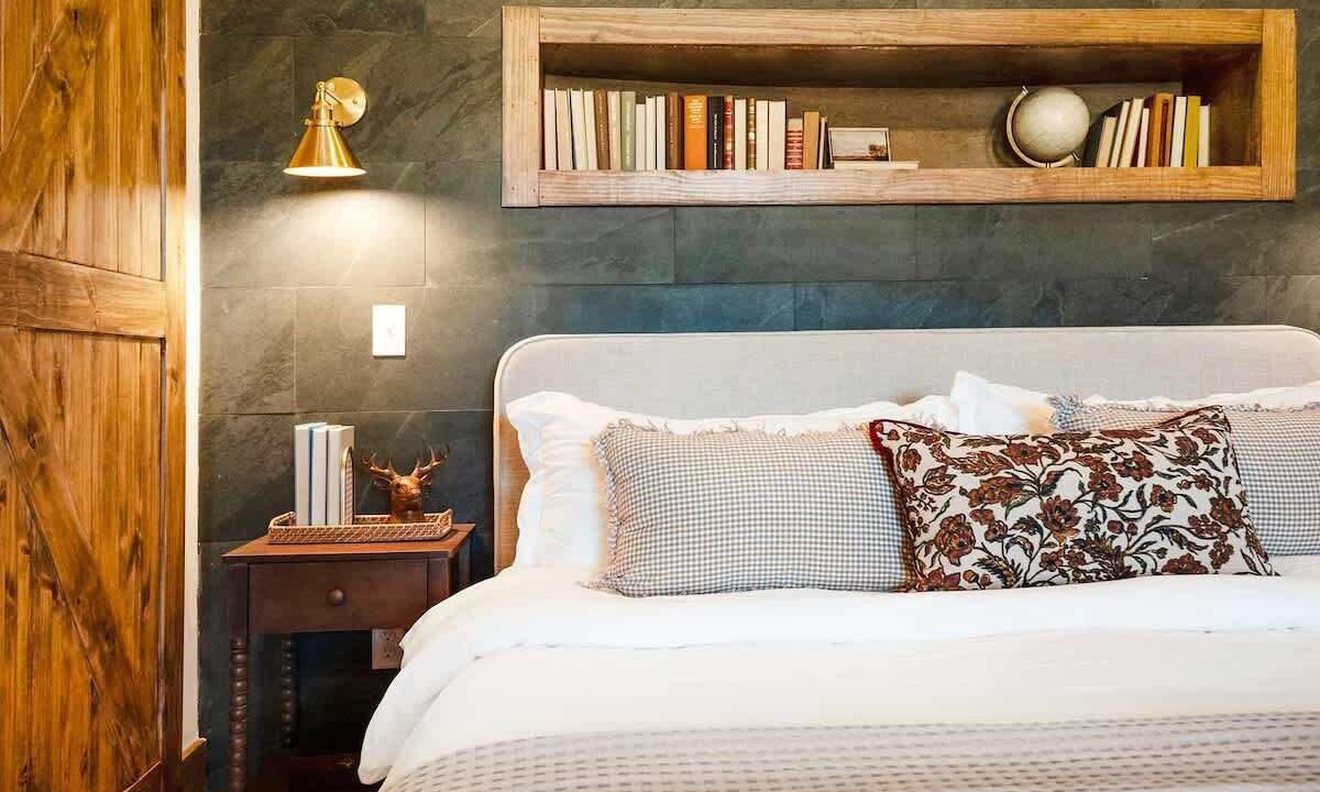 Photo of Bedroom in Lookout Valley Neighborhood Association
