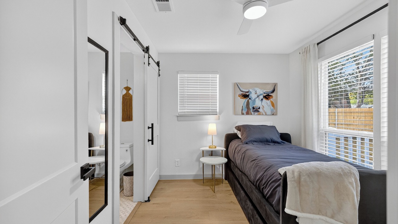 Photo of Bedroom in Central Arlington