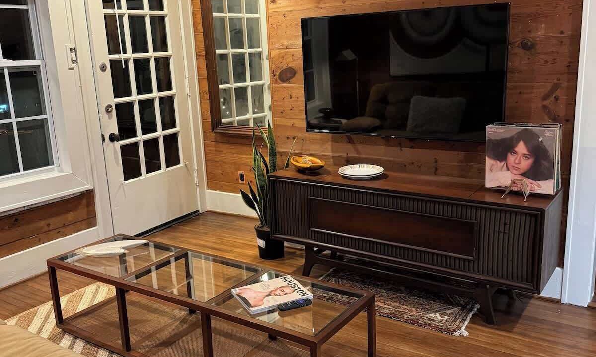 Photo of Livingroom in Greater Heights