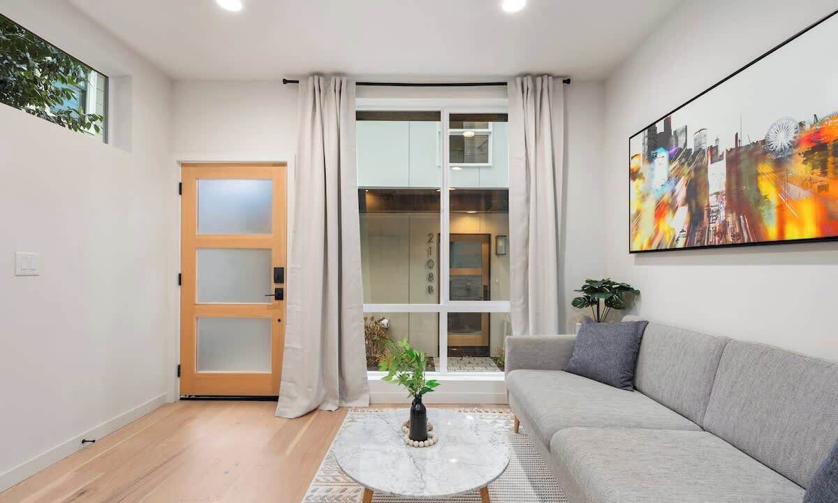 Photo of Livingroom in North Beacon Hill