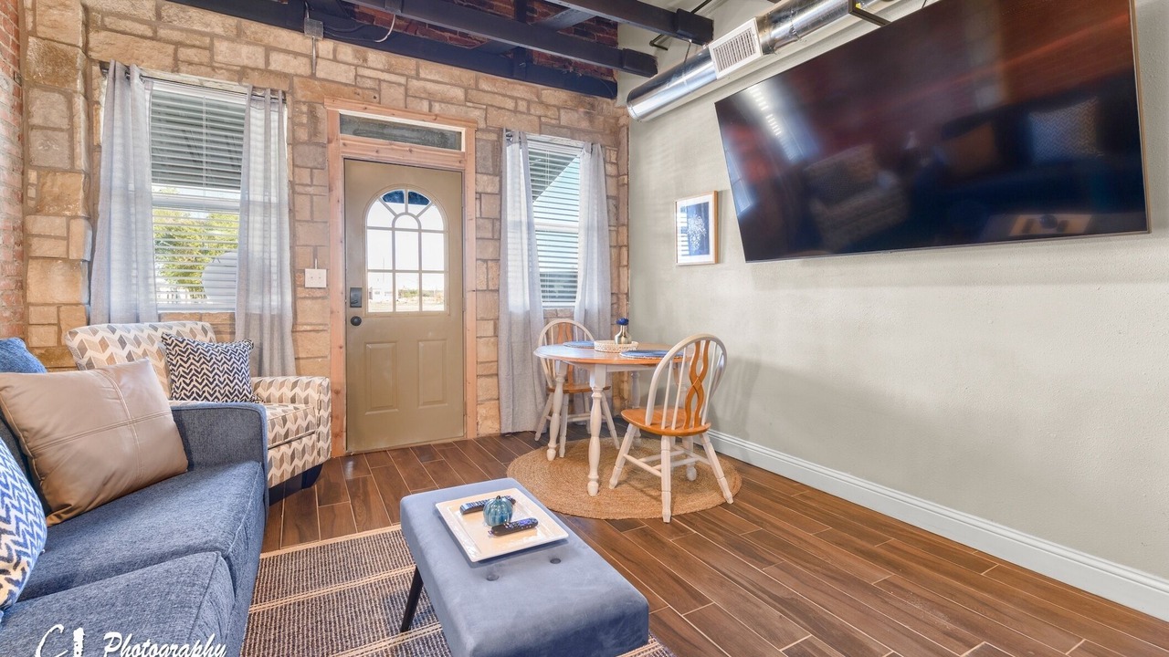 Photo of Livingroom in Baird