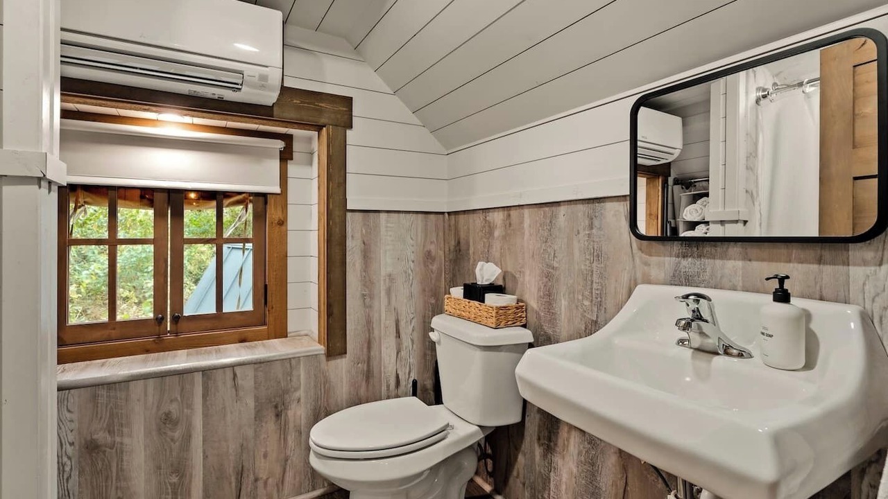 Photo of Bathroom in Strasburg