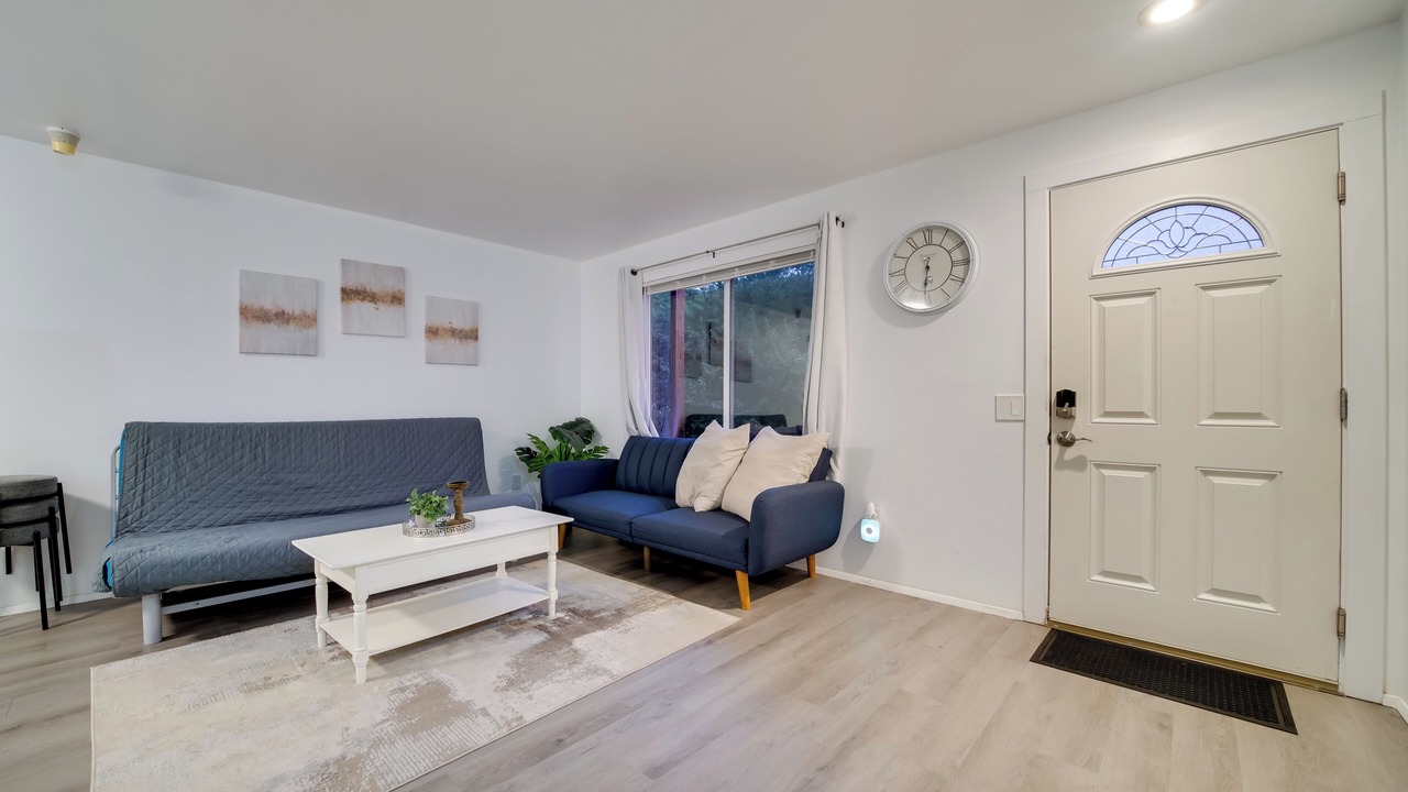 Photo of Livingroom in Lake Hills