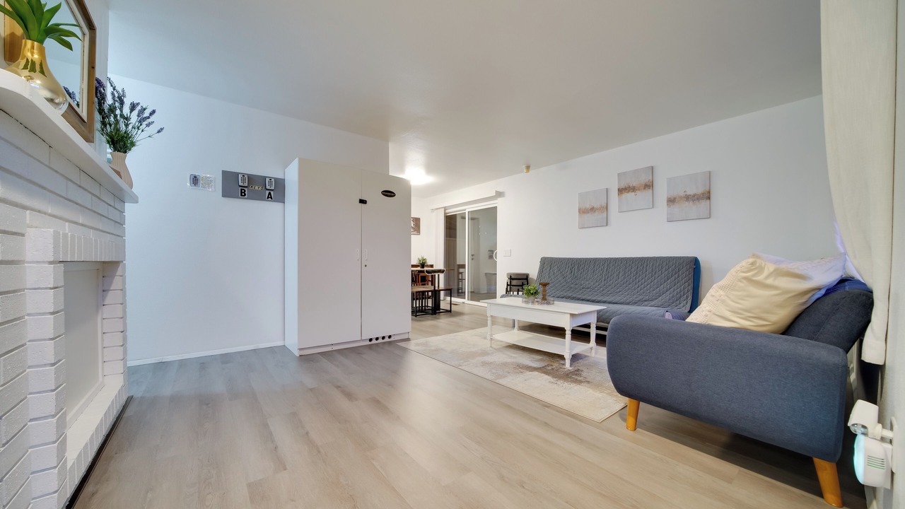 Photo of Livingroom in Lake Hills