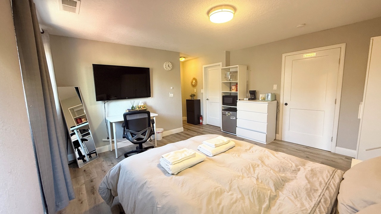 Photo of Bedroom in East Palo Alto