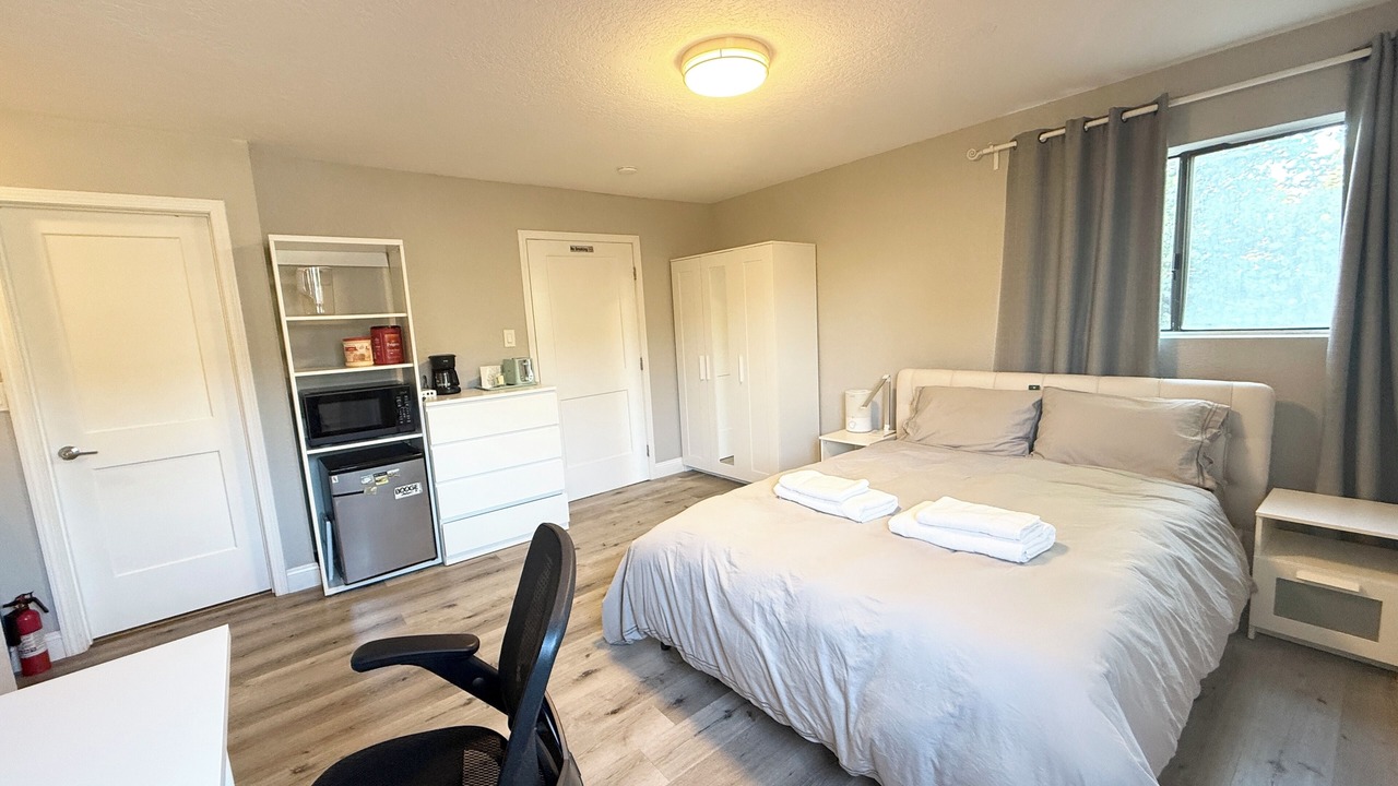 Photo of Bedroom in East Palo Alto