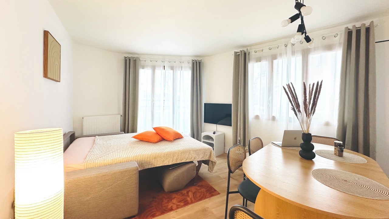 Photo of Bedroom in Saint-Denis
