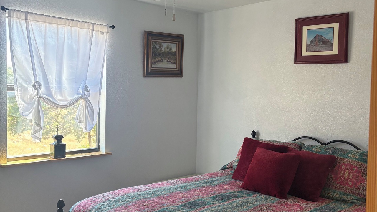 Photo of Bedroom in Edwards County
