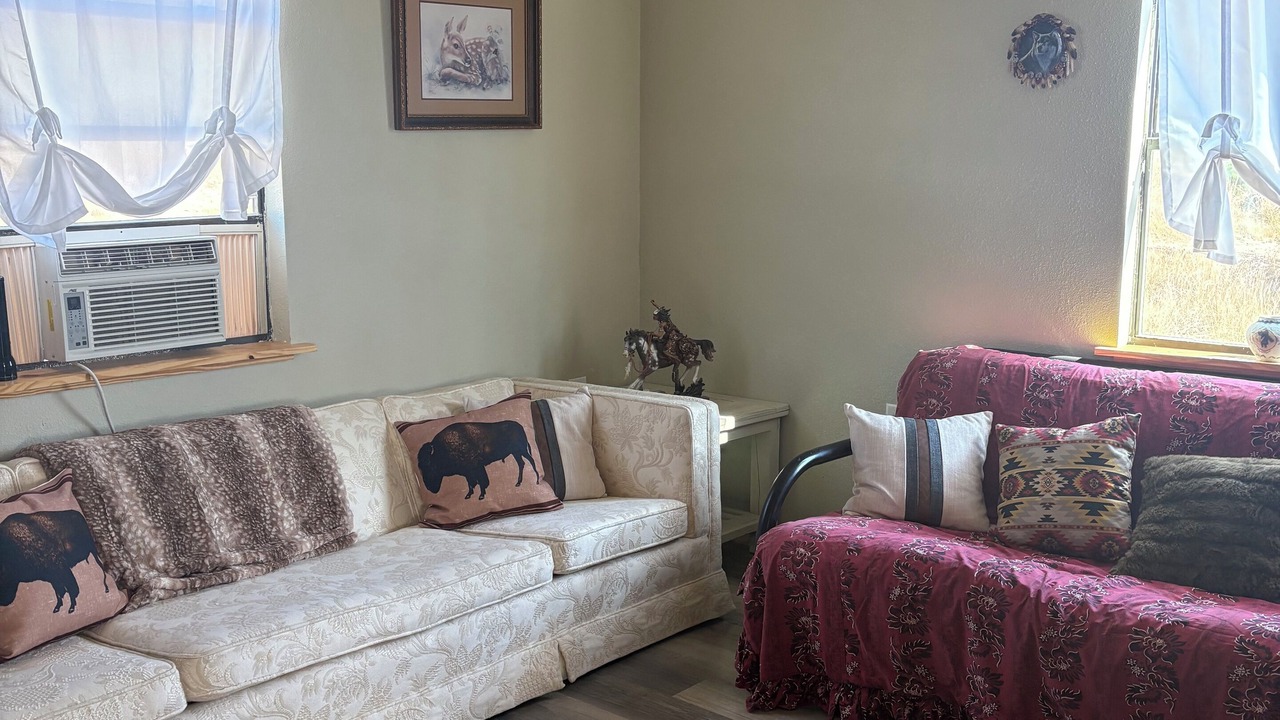 Photo of Livingroom in Edwards County