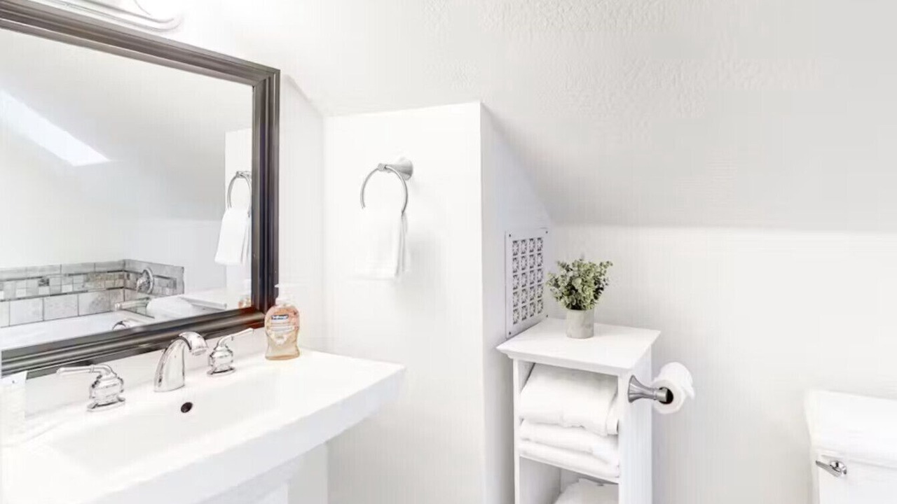 Photo of Bathroom in Humboldt Hill