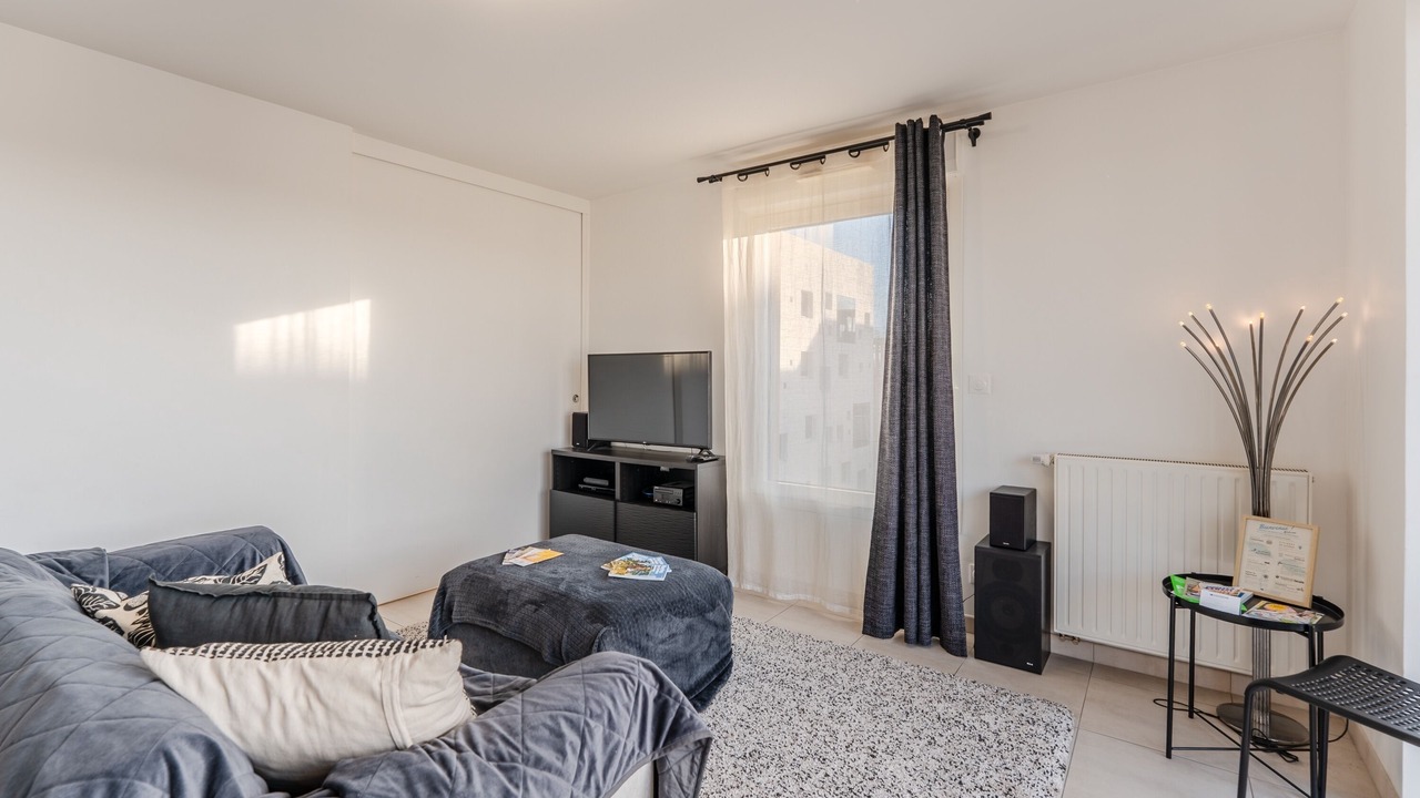 Photo of Livingroom in Republique - Les Ponts