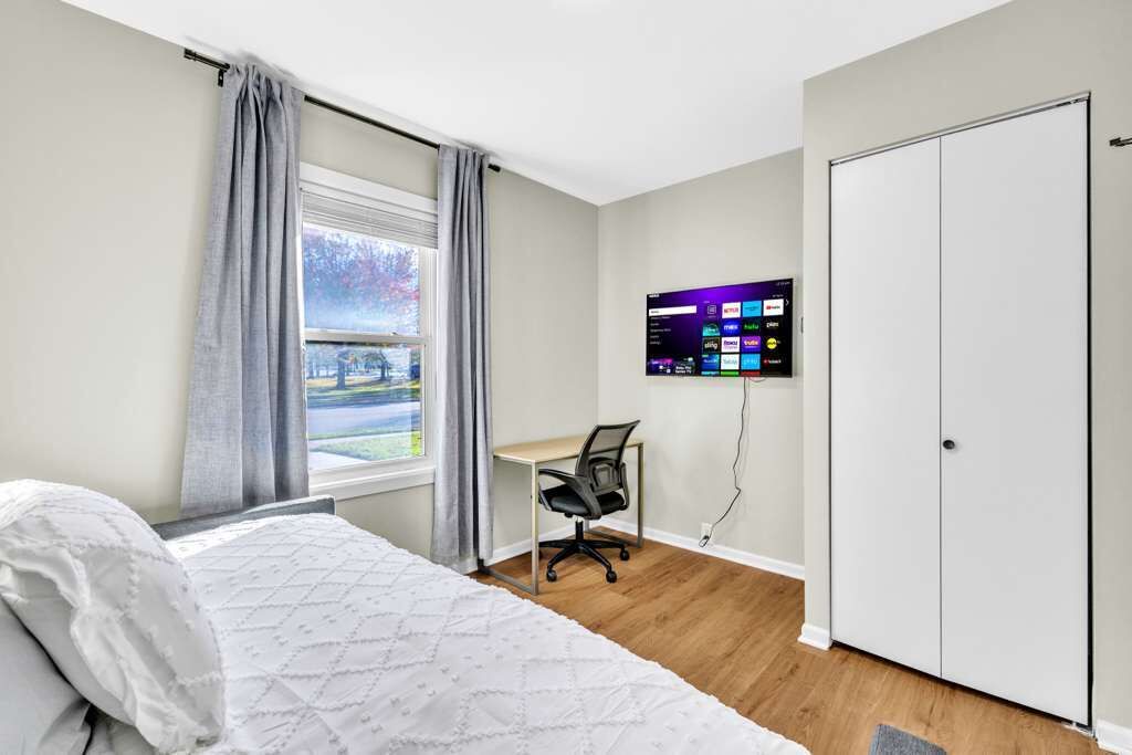 Photo of Bedroom in Romeoville