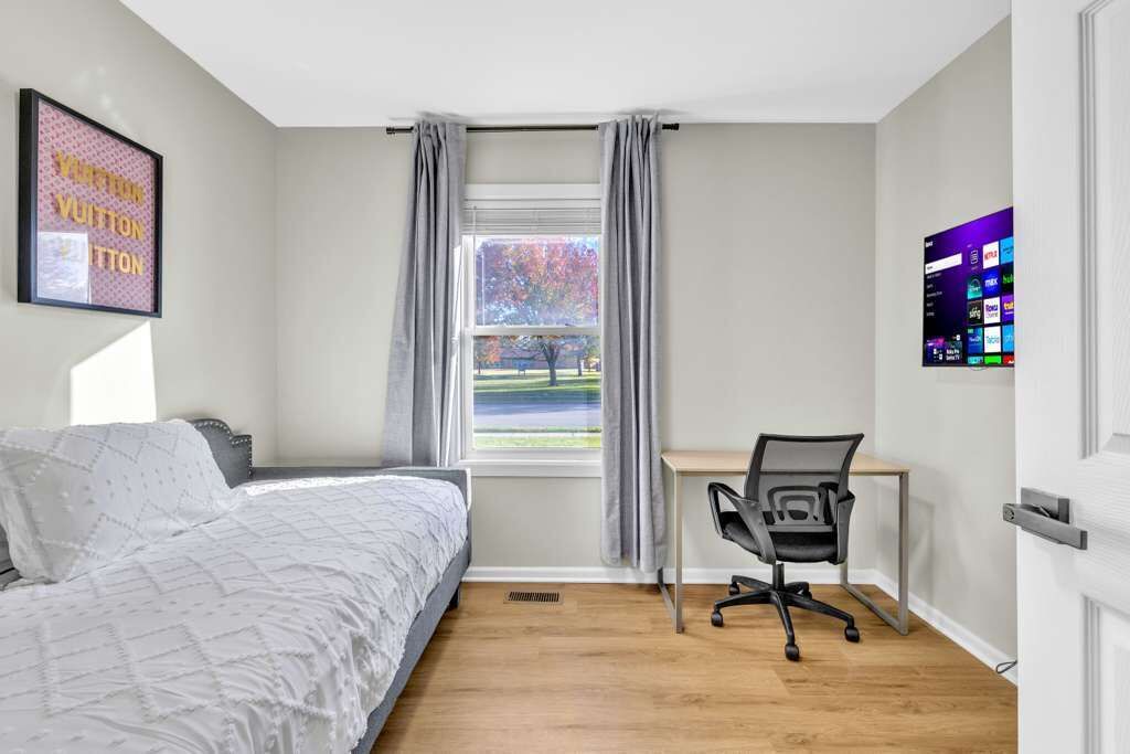 Photo of Bedroom in Romeoville