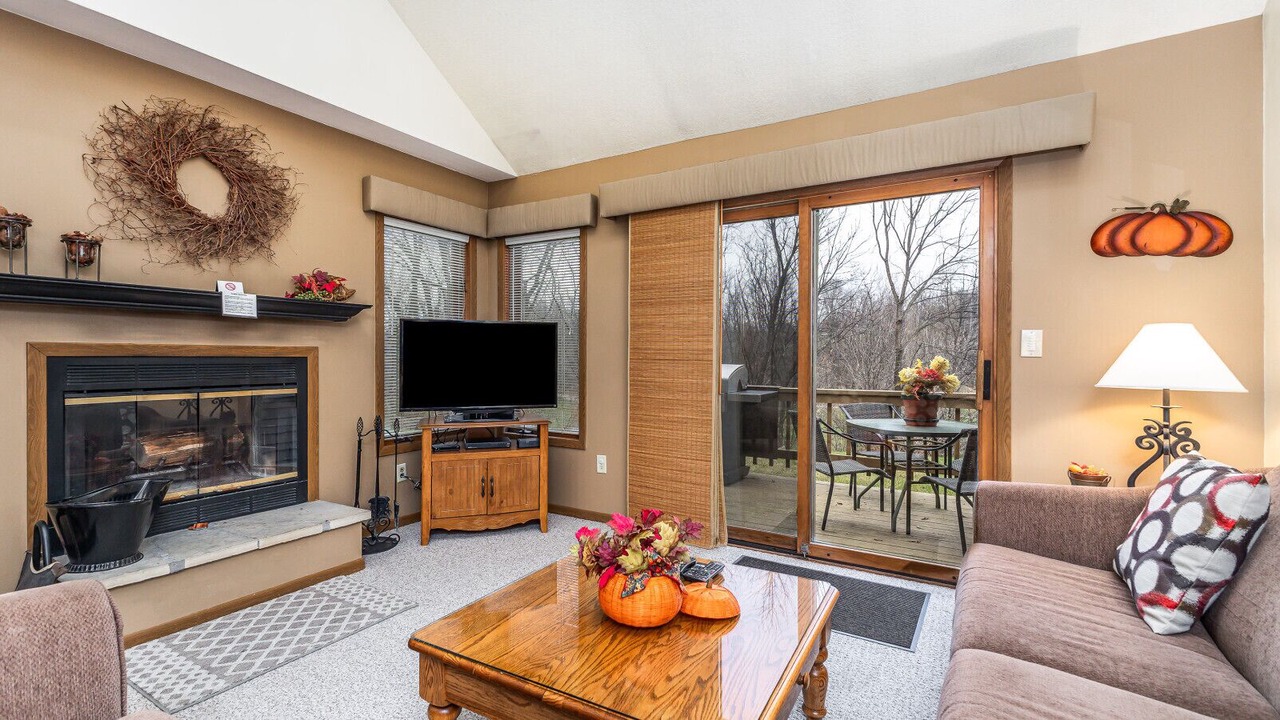 Photo of Livingroom in The Galena Territory