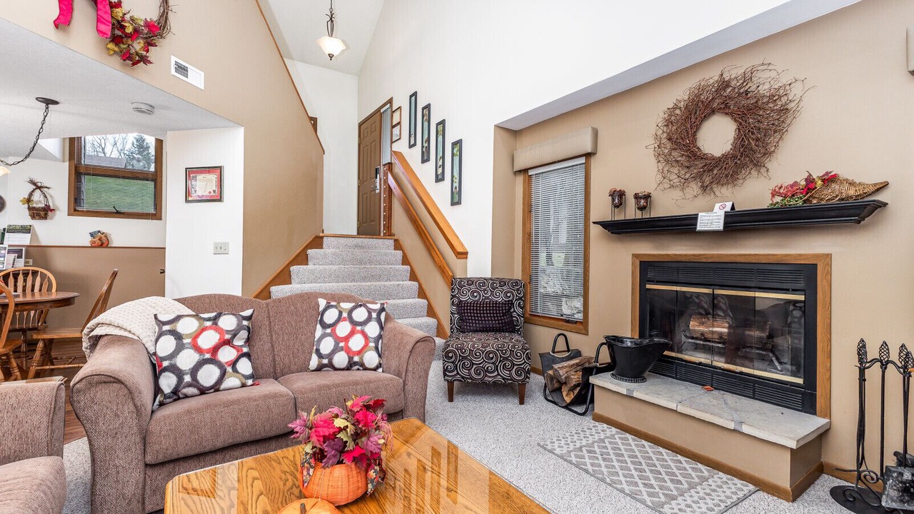 Photo of Livingroom in The Galena Territory