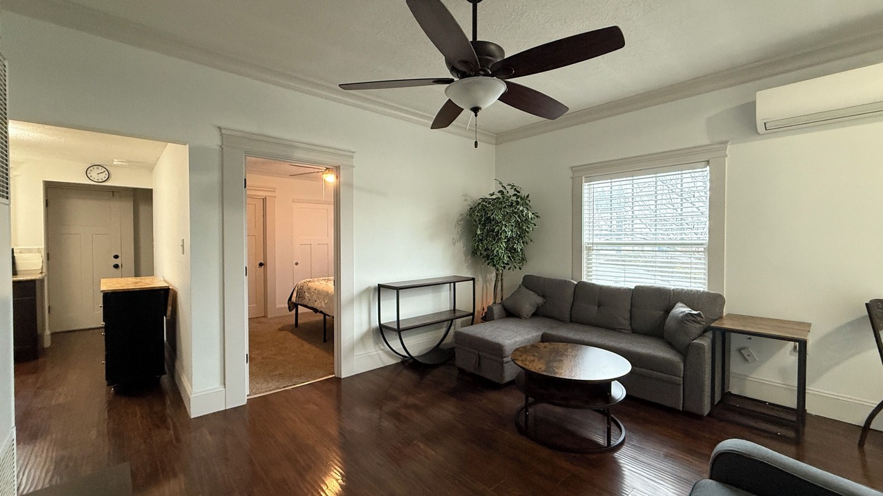 Photo of Livingroom in Albany
