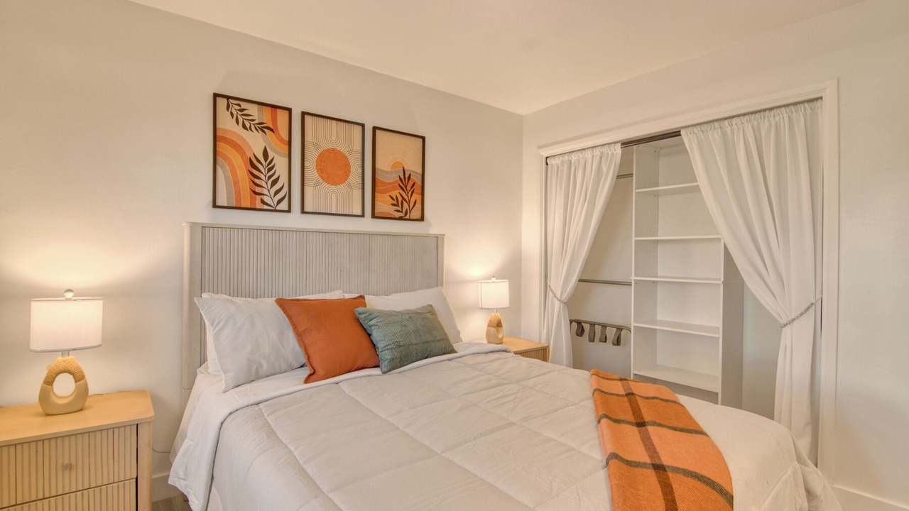 Photo of Bedroom in Broadway Northeast
