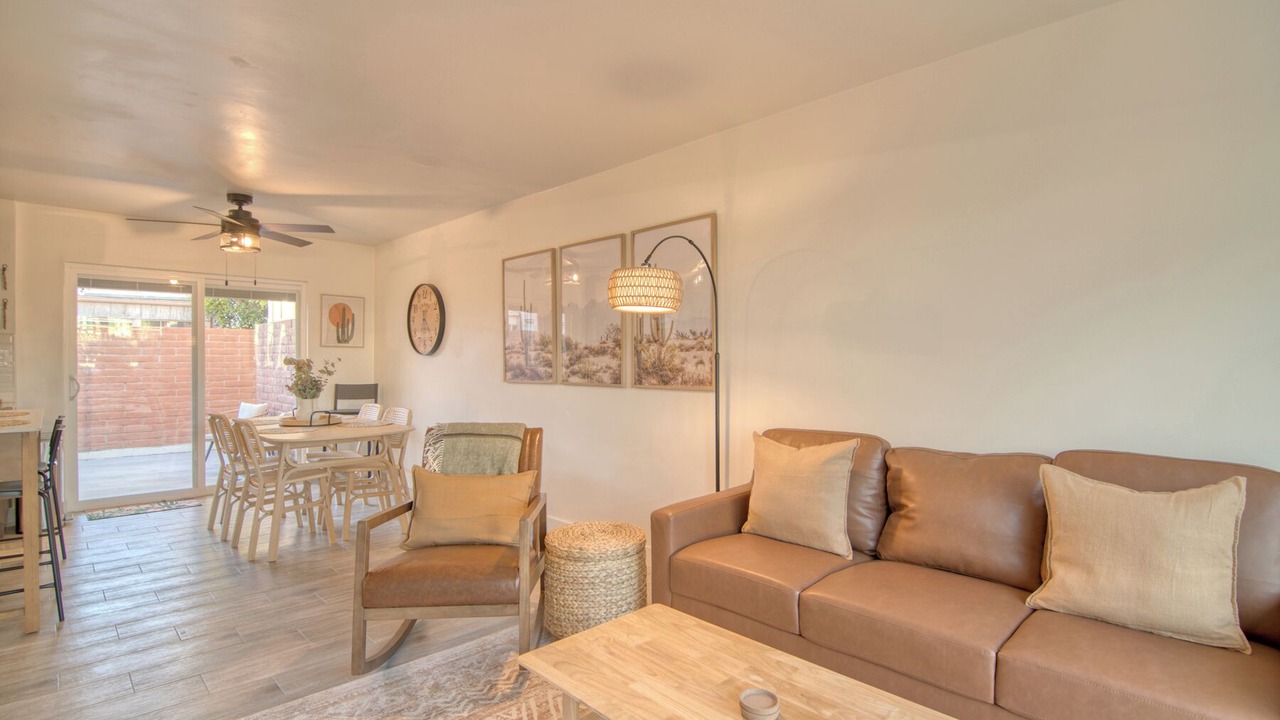 Photo of Livingroom in Broadway Northeast