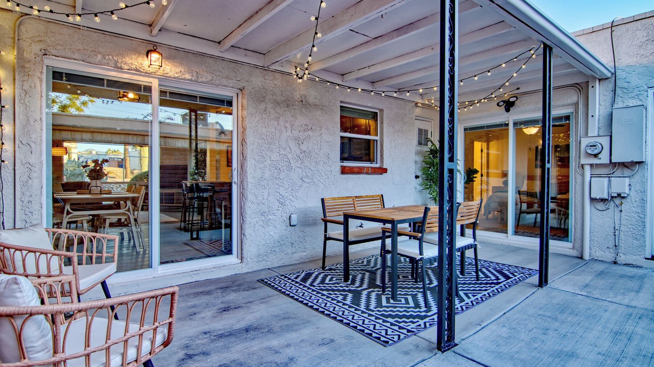 Photo of Outdoor in Broadway Northeast
