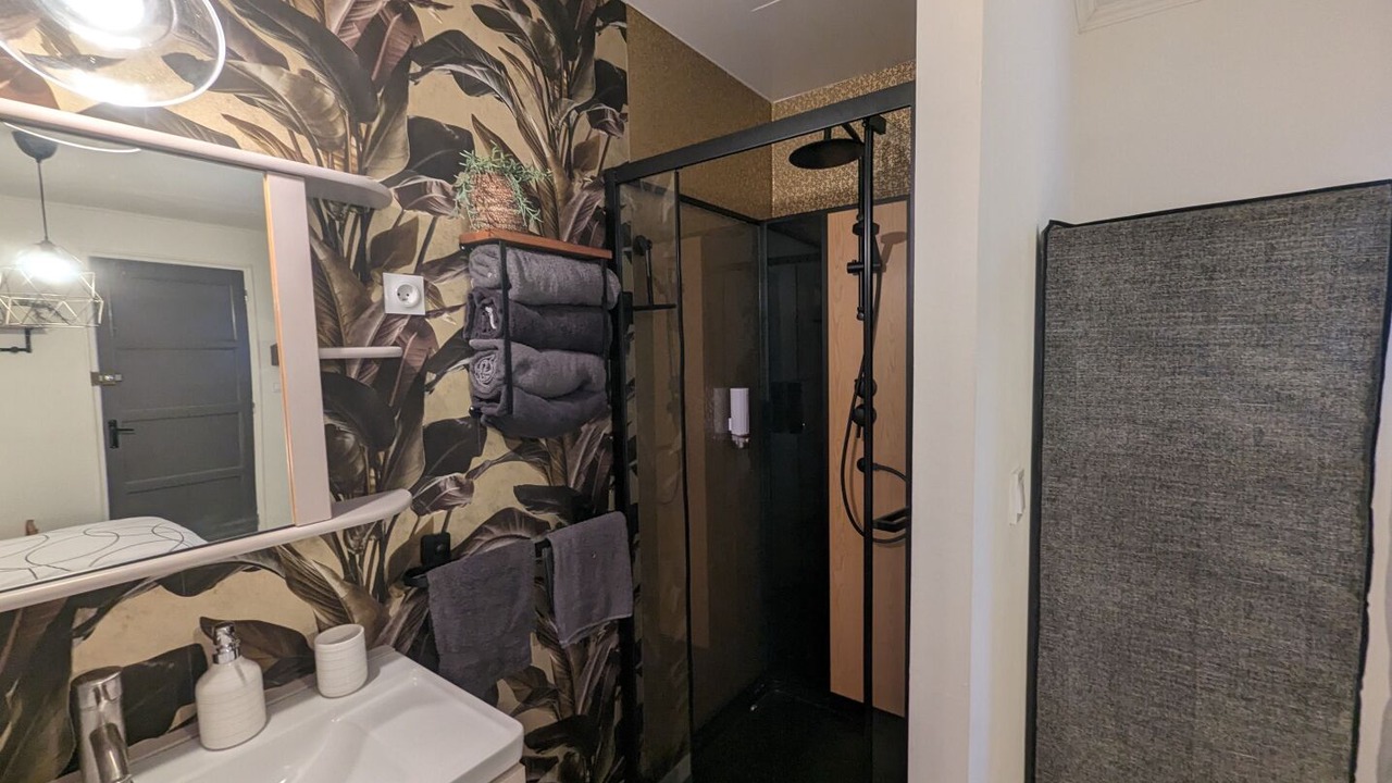 Photo of Bathroom in Neuilly-l'Eveque