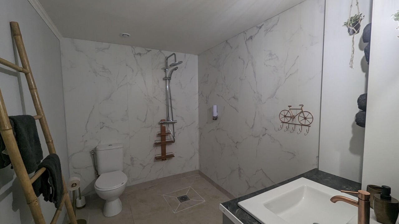 Photo of Bathroom in Neuilly-l'Eveque