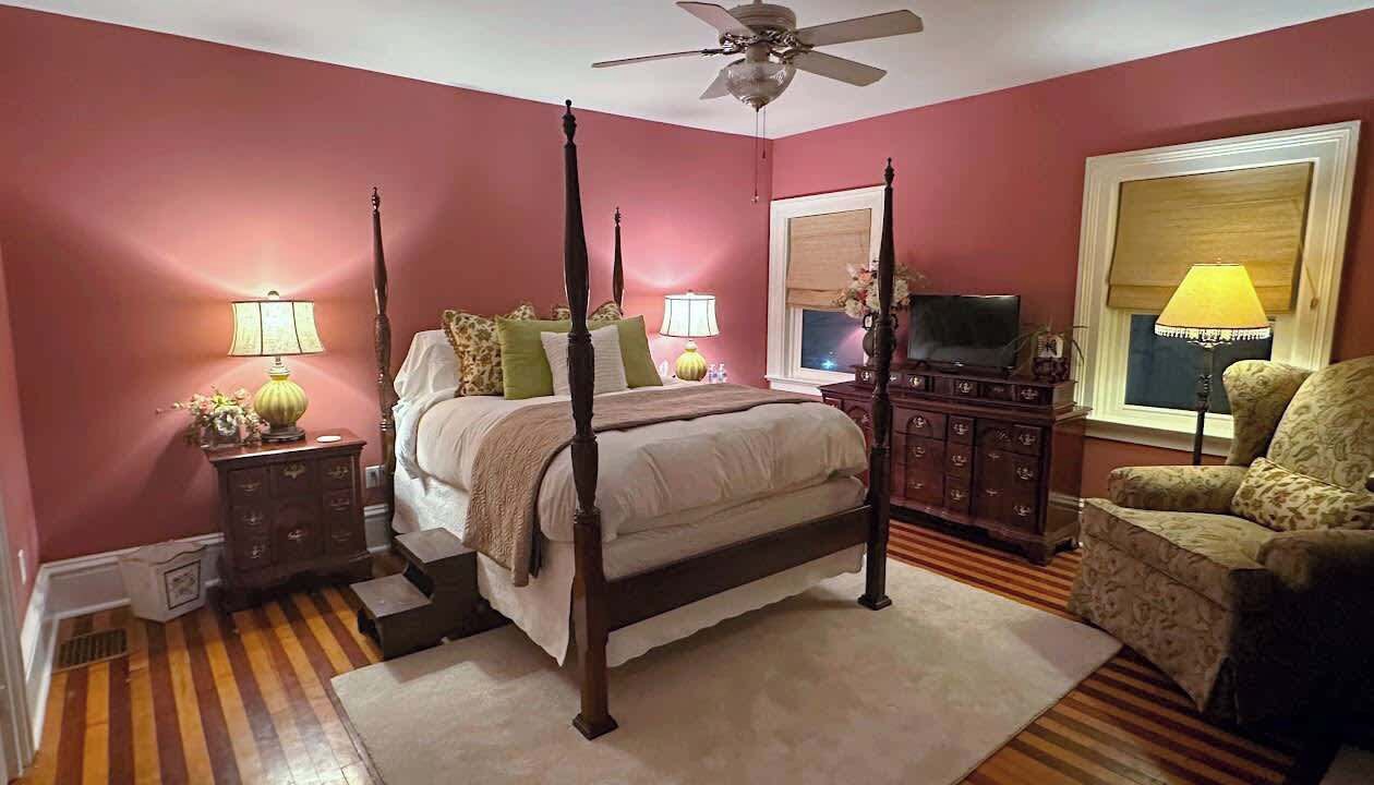 Photo of Bedroom in Oswego
