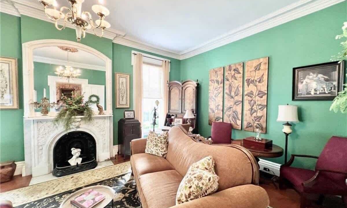 Photo of Livingroom in Oswego