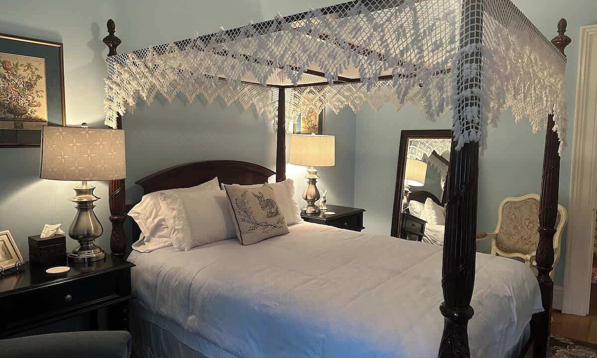 Photo of Bedroom in Oswego
