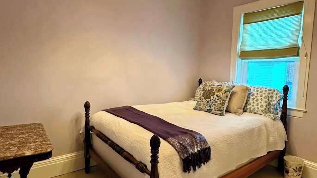 Photo of Bedroom in Oswego