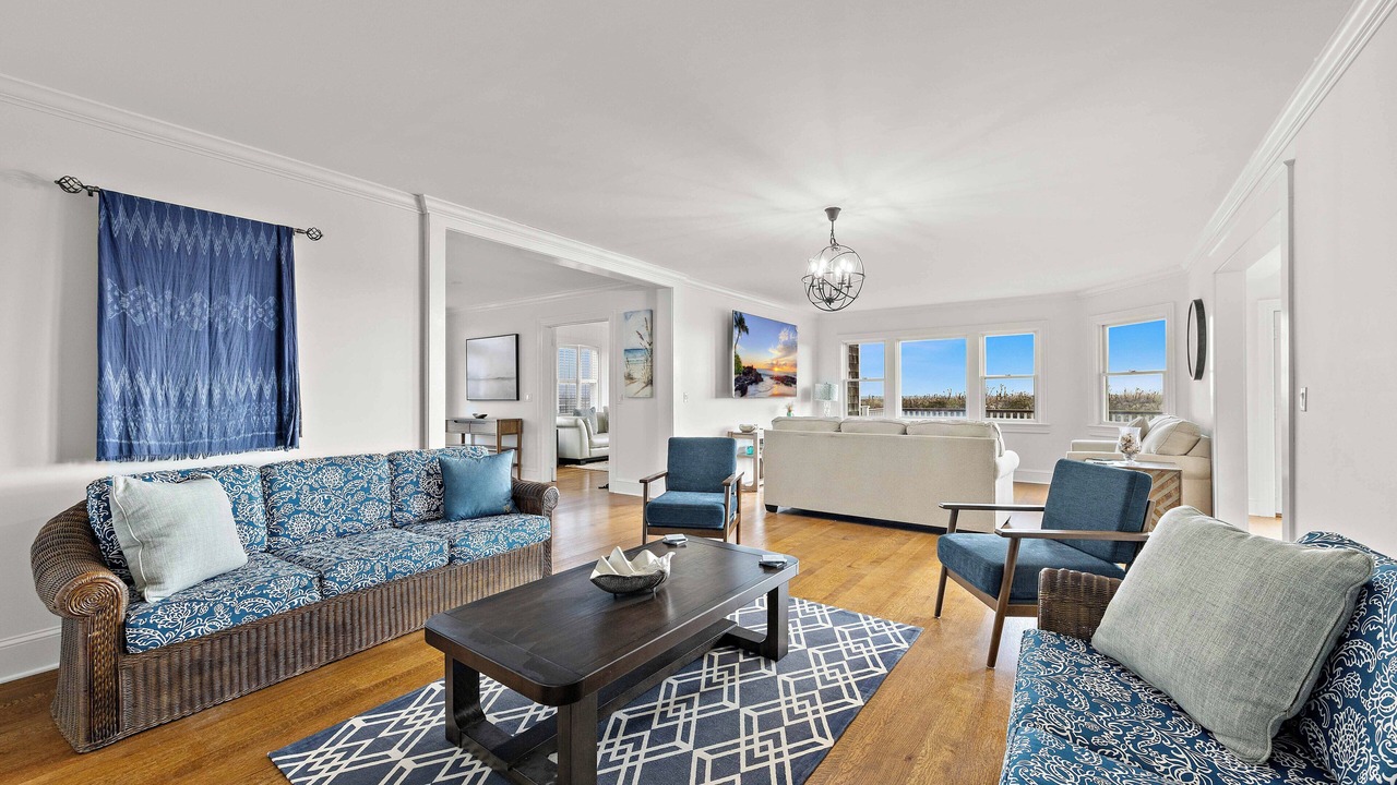 Photo of Livingroom in Mantoloking