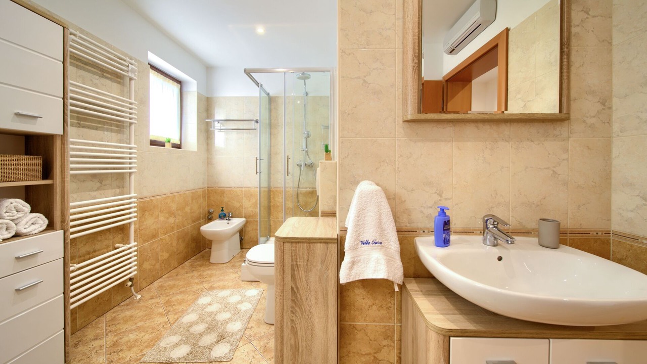 Photo of Bathroom in Kras