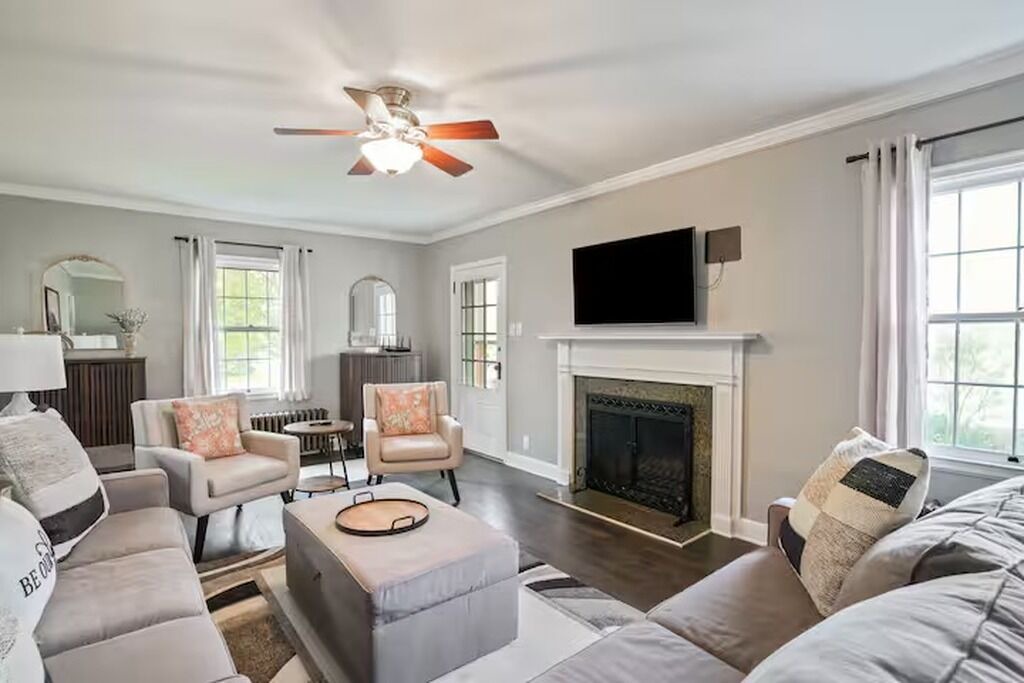 Photo of Livingroom in Lewis Center