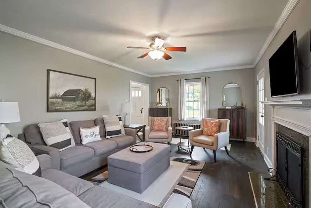 Photo of Livingroom in Lewis Center