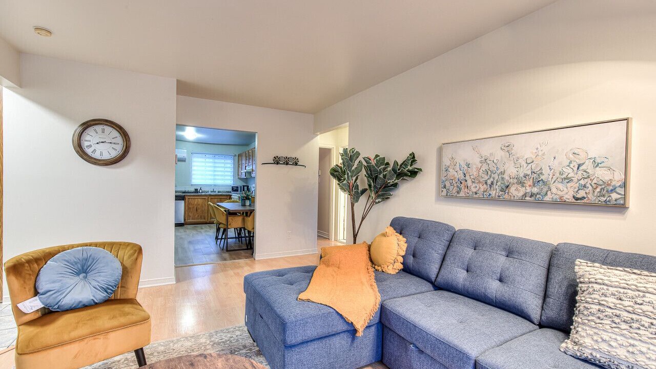 Photo of Livingroom in Pierrefonds-Roxboro