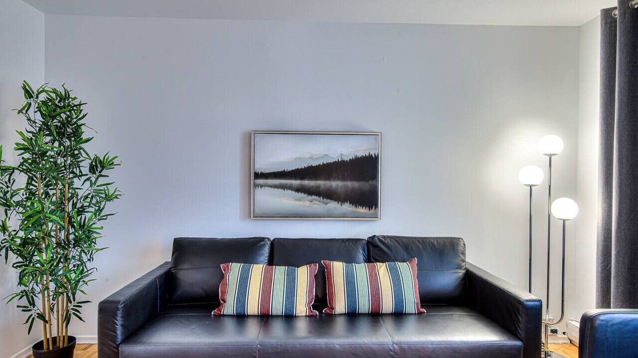 Photo of Livingroom in Pierrefonds-Roxboro