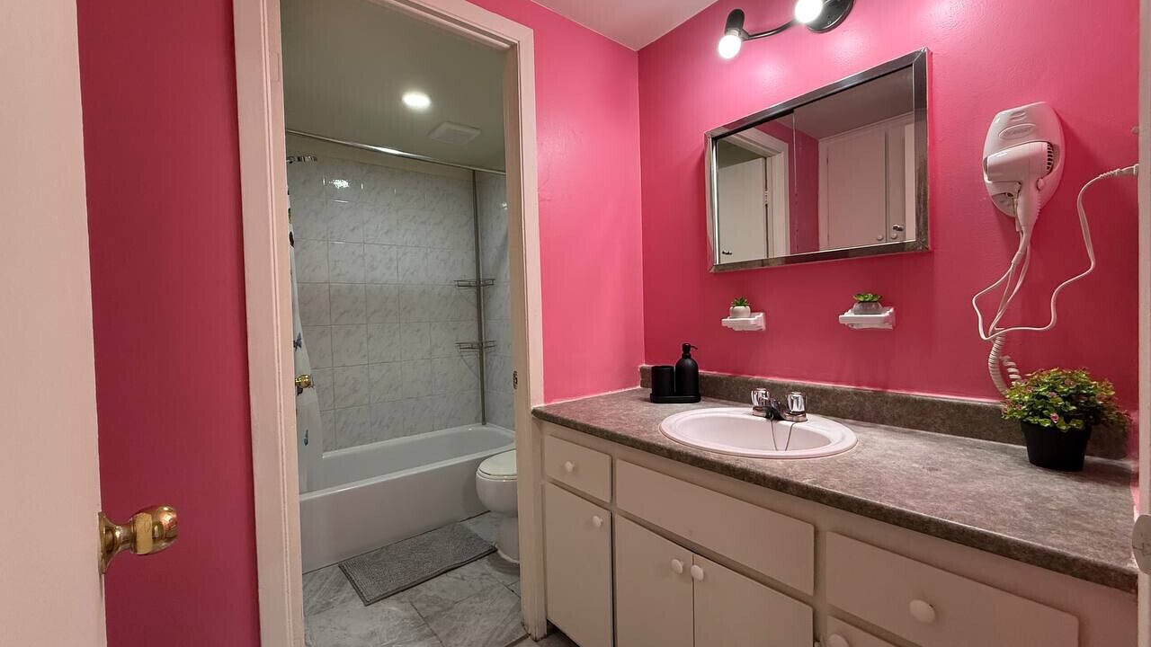 Photo of Bathroom in Pierrefonds-Roxboro
