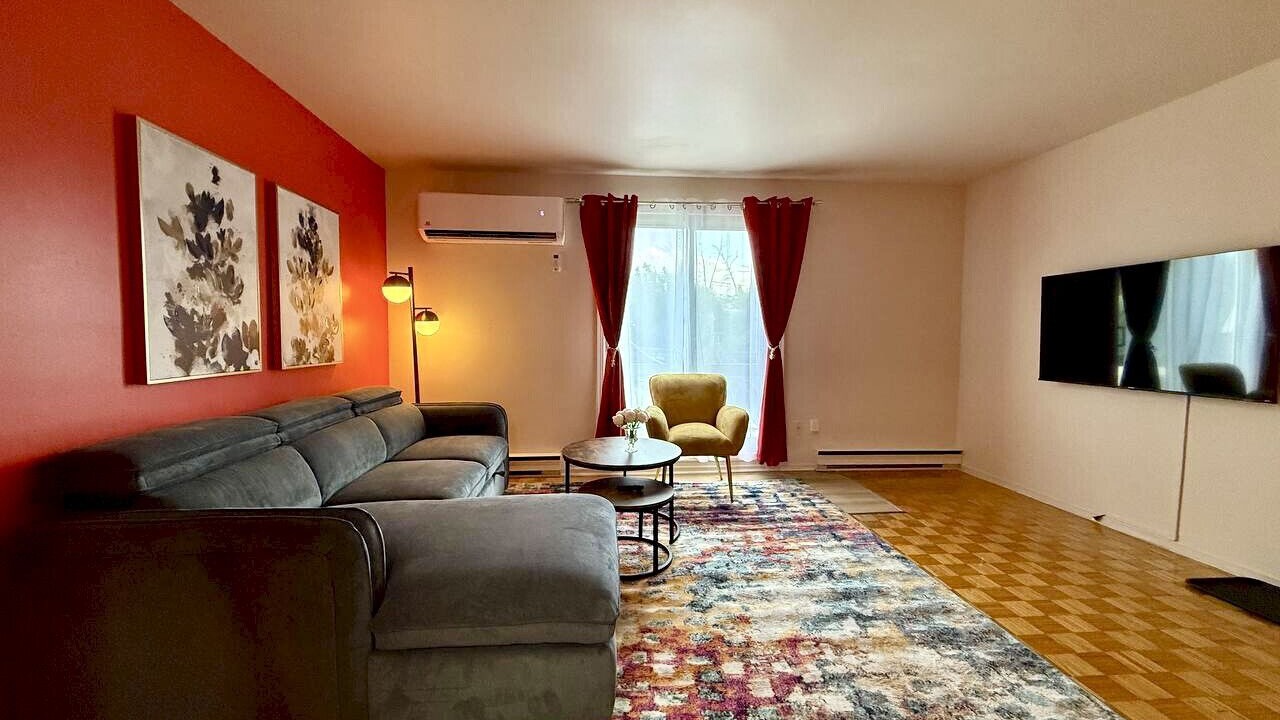 Photo of Livingroom in Pierrefonds-Roxboro